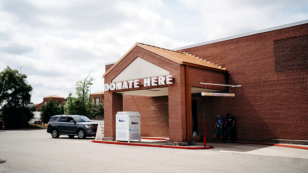 Drop Off Donations at Americas Thrift Store in Jasper